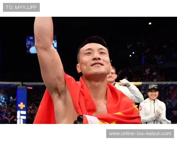 UFC裁判被卷入混战，场面一度失控