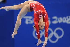 乐鱼（中国）体育官方网站-成都公安_两球迷为发泄情绪展示侮辱性物品+辱骂 已行拘，成都业余足球暴力